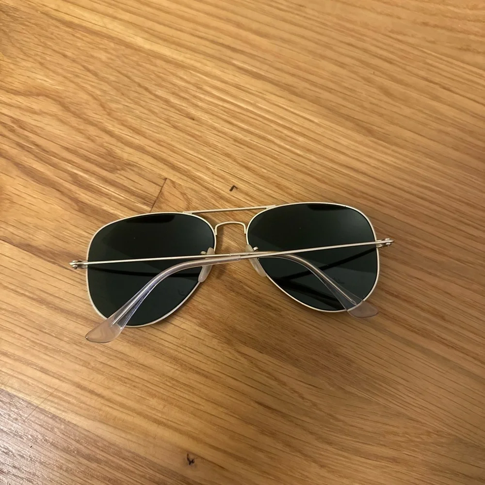 Ray-Ban Gold Aviator Sunglasses with Green-Blue Mirrored Lenses
